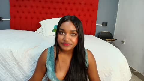 Snapshot of kayna_gomez chatting on 12.29.24 Kayna online show from 12.29.24
