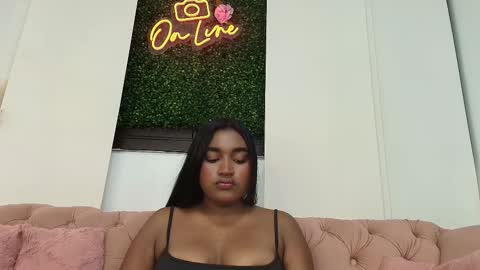 Snapshot of kayna_gomez chatting on 10.19.25 Kayna online show from 10.19.25