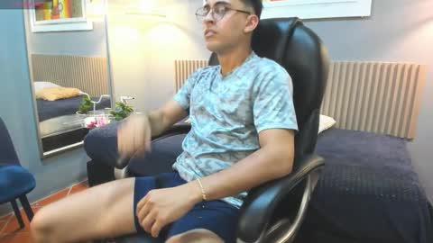 Snapshot of keanu_true chatting on 03.02.26 KEANU online show from 03.02.26