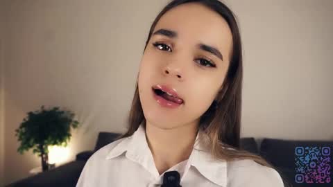 Snapshot of keeleyreineck chatting on 05.14.26 Nika online show from 05.14.26
