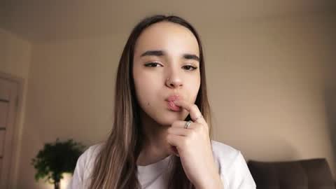 Snapshot of keeleyreineck chatting on 05.31.26 Nika online show from 05.31.26
