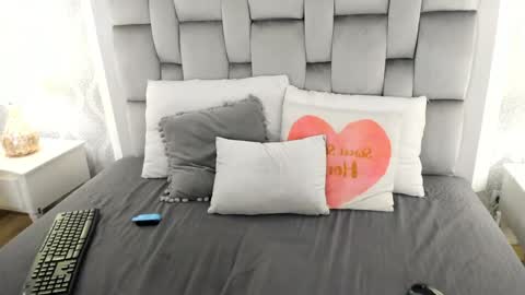 Keiira Fox online show from 04.12.26