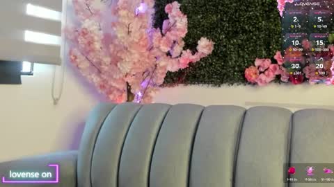 Snapshot of keila_loll chatting on 11.10.25 naty online show from 11.10.25