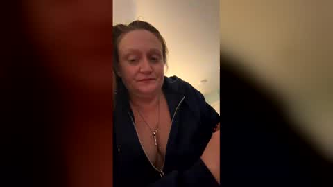Snapshot of kellilyn10 chatting on 03.22.26 kellilyn10 online show from 03.22.26