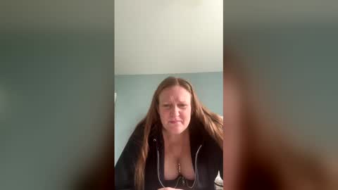 Snapshot of kellilyn10 chatting on 04.19.26 kellilyn10 online show from 04.19.26