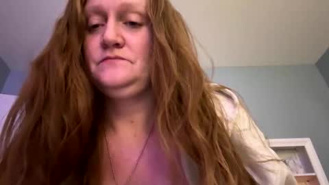 Snapshot of kellilyn10 chatting on 04.21.26 kellilyn10 online show from 04.21.26