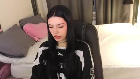 Snapshot of kelly__bunny chatting on 05.16.26 Kelly online show from 05.16.26
