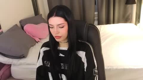 Snapshot of kelly__bunny chatting on 05.16.26 Kelly online show from 05.16.26