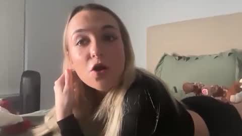 Snapshot of kelseyblu chatting on 02.16.26 Kelsey Blu online show from 02.16.26