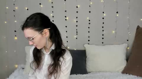 Kelsirabenold online show from 02.17.26