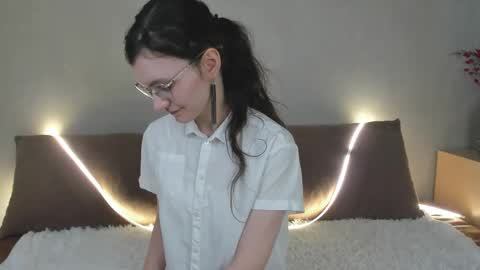 Kelsirabenold online show from 03.23.26