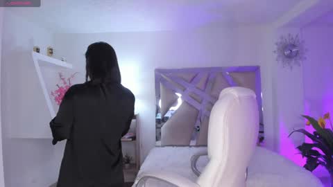 Snapshot of kendaall_jenner chatting on 01.18.25 Kendall Jenner online show from 01.18.25