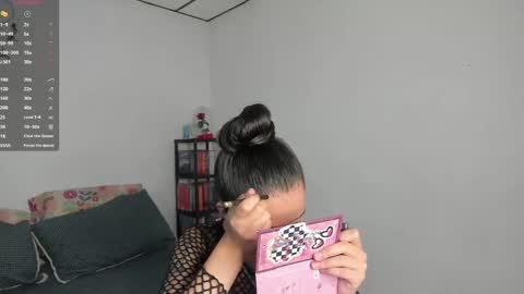 Snapshot of kendalgrey01 chatting on 01.04.25 Kendal online show from 01.04.25