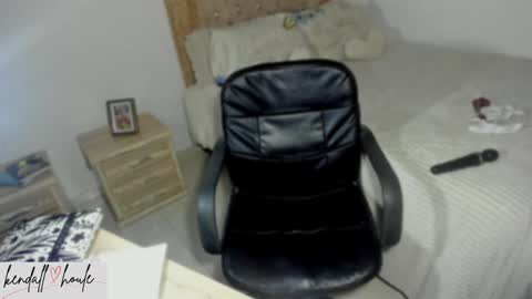 Snapshot of kendall_houle_ chatting on 02.08.25 KendallHoule online show from 02.08.25