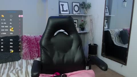 Snapshot of kendallwood_ chatting on 05.04.26 Kendall online show from 05.04.26
