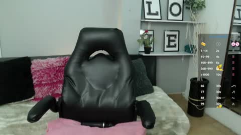 Snapshot of kendallwood_ chatting on 07.05.26 Kendall online show from 07.05.26