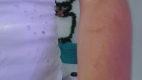 Snapshot of kendra_ass_01 chatting on 12.25.24 Kendra online show from 12.25.24