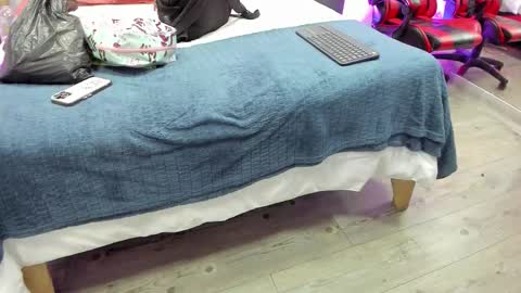 Kendra London online show from 02.03.26