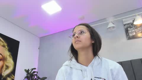 Kendra London online show from 06.16.26