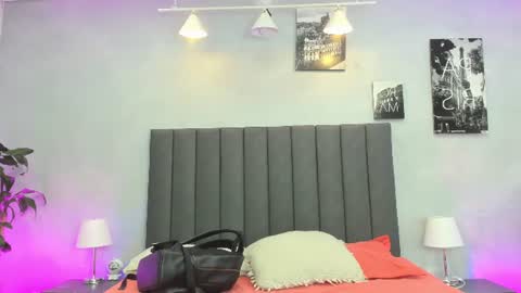 Kendra London online show from 06.17.26