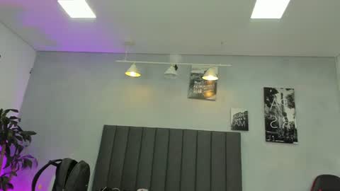 Kendra London online show from 07.02.26