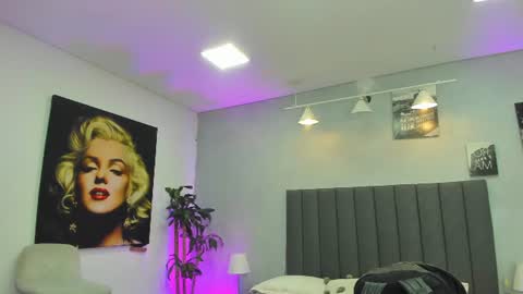 Kendra London online show from 07.08.26