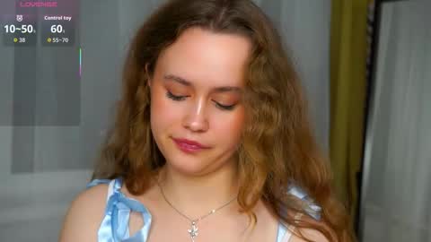 Snapshot of kendraedger chatting on 10.14.25 Kira online show from 10.14.25