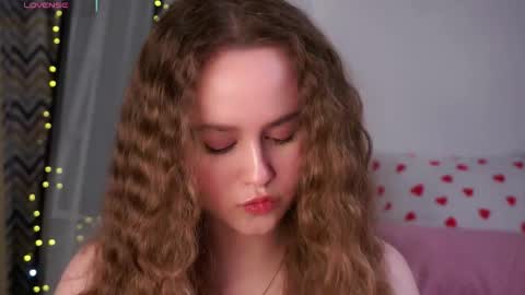 Snapshot of kendraedger chatting on 04.30.26 Kira online show from 04.30.26