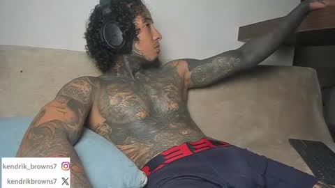Snapshot of kendrik_brown chatting on 08.06.26 kendrick brown online show from 08.06.26