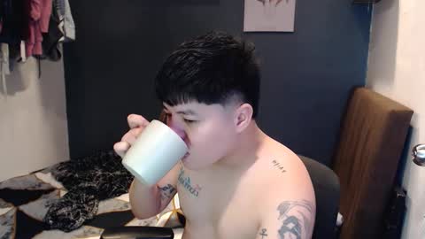 Snapshot of kenhotline911 chatting on 12.20.25 ken online show from 12.20.25