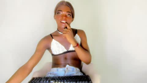kenia_nihiara online show from 07.28.26