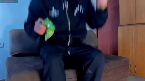 Snapshot of kenny_jones chatting on 11.03.25 Kenny online show from 11.03.25