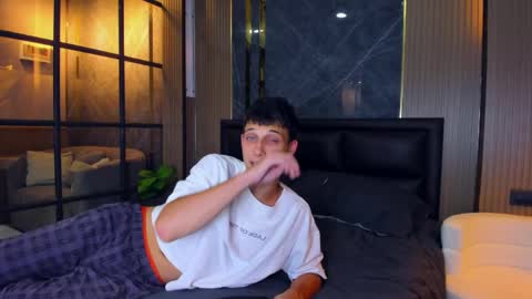 Snapshot of kenter_parker chatting on 03.31.26 Peter online show from 03.31.26
