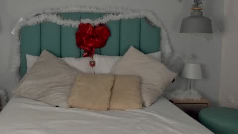 kentha_mitchells online show from 12.18.24