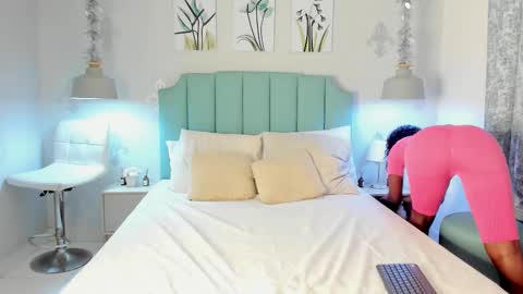 kentha_mitchells online show from 03.01.25