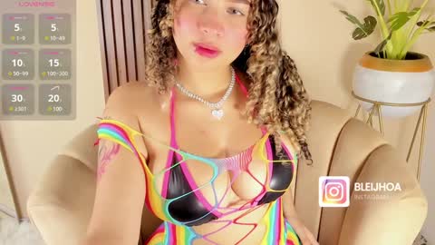 Snapshot of kenykitty chatting on 01.11.25 Keny Kitty  Onlyfans Kenayfoxx online show from 01.11.25