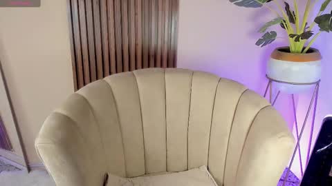 Snapshot of kenykitty chatting on 02.18.25 Keny Kitty  Onlyfans Kenayfoxx online show from 02.18.25