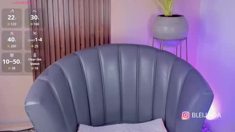 Snapshot of kenykitty chatting on 10.20.25 Keny Kitty  Onlyfans Kenayfoxx online show from 10.20.25