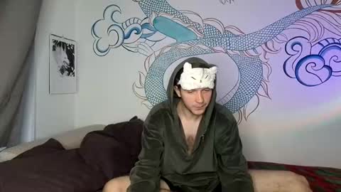Snapshot of kero180 chatting on 03.08.25 Kero online show from 03.08.25