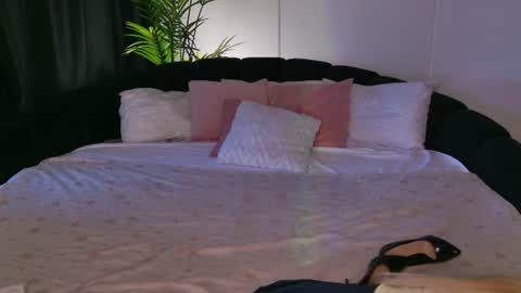 kerry_mell online show from 08.04.26