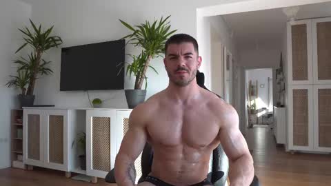 Snapshot of kevinandresxx chatting on 02.10.25 Kevin online show from 02.10.25