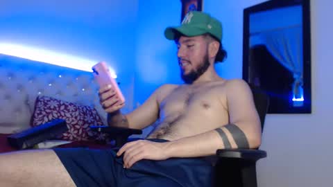 Snapshot of kevinsantiag0 chatting on 12.21.25 kevinsantiag0 online show from 12.21.25
