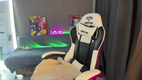 Snapshot of keyli_ink chatting on 10.03.25 Keyli online show from 10.03.25