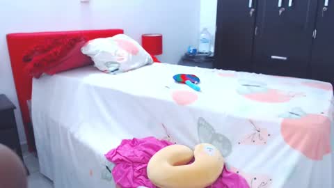 Sandy Saenz online show from 02.20.25