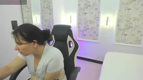 Snapshot of khatrina_shirley chatting on 07.06.26 K A T H R I N A online show from 07.06.26