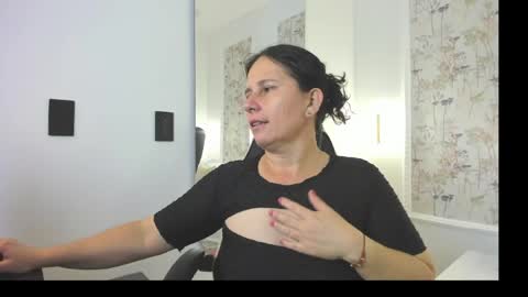 Snapshot of khatrina_shirley chatting on 07.21.26 K A T H R I N A online show from 07.21.26