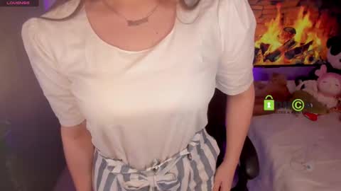 Snapshot of khionebesset chatting on 12.02.24 Khi. online show from 12.02.24