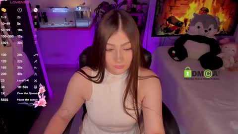 Snapshot of khionebesset chatting on 12.12.24 Khi. online show from 12.12.24