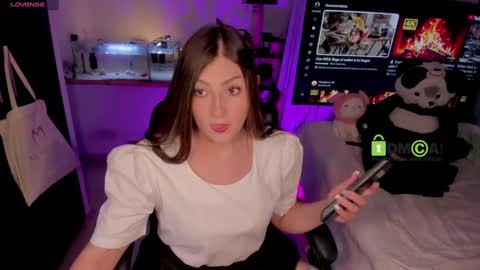 Snapshot of khionebesset chatting on 01.04.25 Khi. online show from 01.04.25