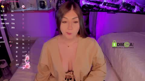 Snapshot of khionebesset chatting on 01.12.25 Khi. online show from 01.12.25